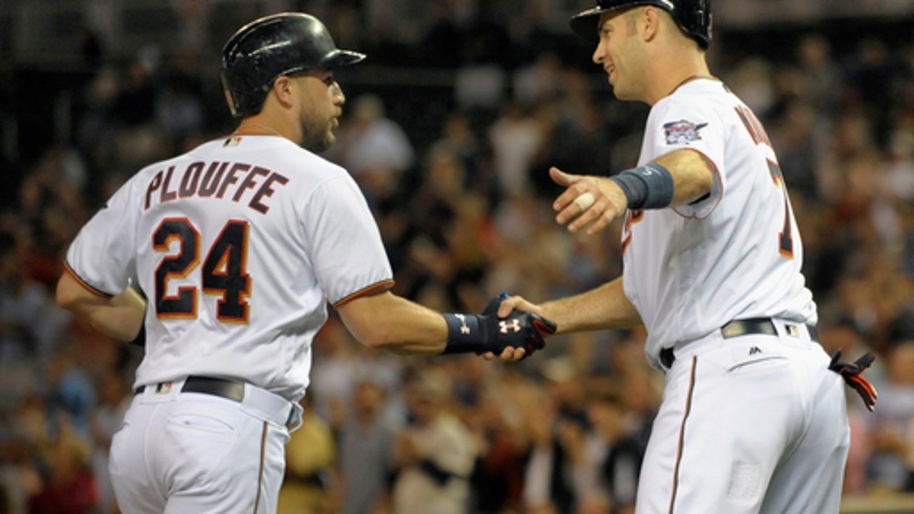 Buxton, Plouffe homer to lead Twins over White Sox 8-5